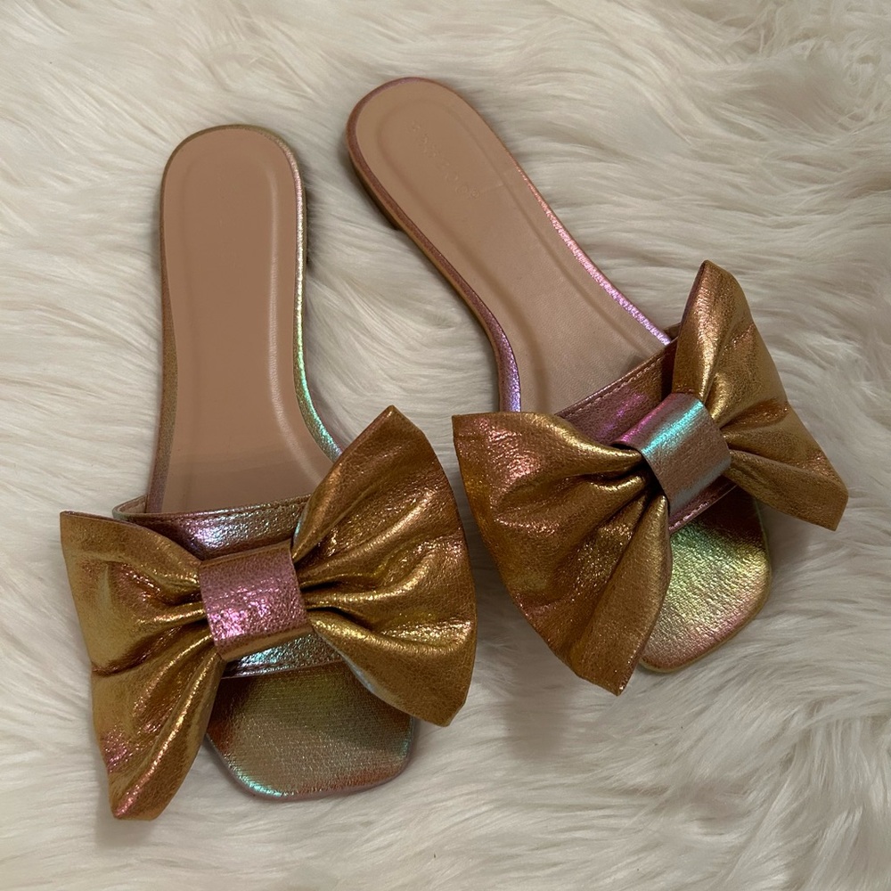 Like New - BAMBOO Iridescent Bow Sandals, Size 8